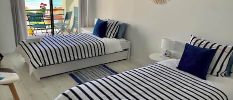 2 Schlafzimmer, Schreibtisch, Bügeleisen/Bügelbrett, Reisekinderbett