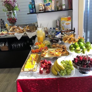 Free daily continental breakfast