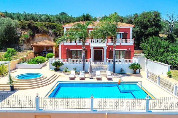 Building Exterior, Hot Tub, Outdoor, Pool