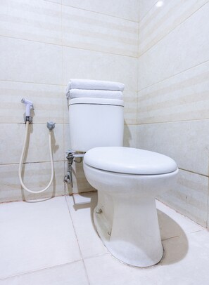 Quarto casal luxo | Banheiro | Chuveiro, chuveiro com efeito de chuva, toalhas de banho 