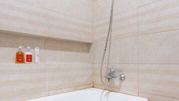 Standard Double Room | Bathroom | Shower, rainfall showerhead, towels, toilet paper