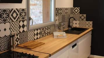 Refrigerador, microondas, horno, placa de cocina