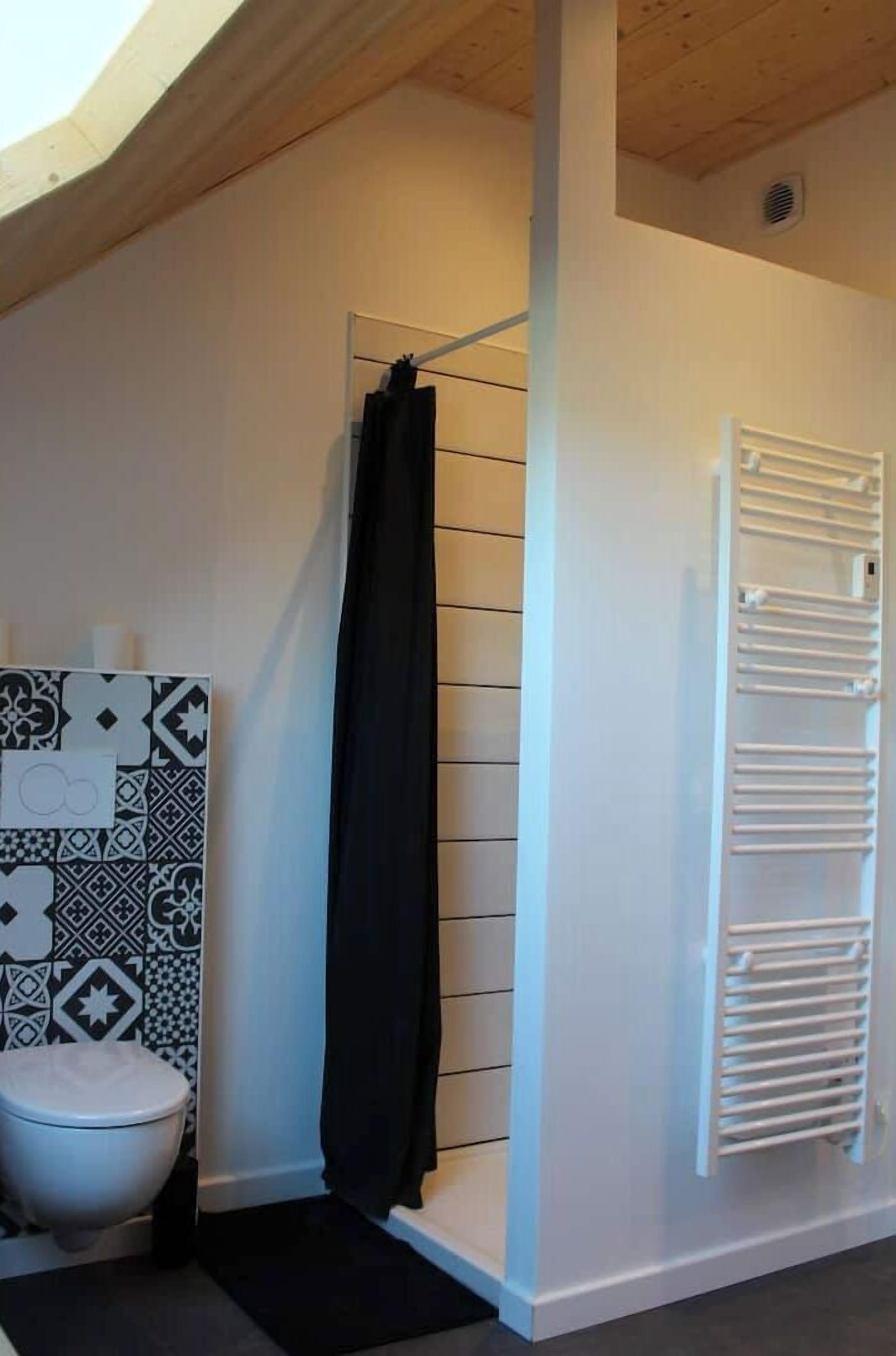 淋浴设施、吹风机、毛巾、肥皂