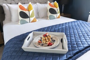 House | 6 bedrooms, individually decorated, individually furnished