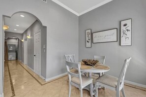 Dining - Newly Renovated, Historic 3 Bedroom on Broadway. (Galveston)