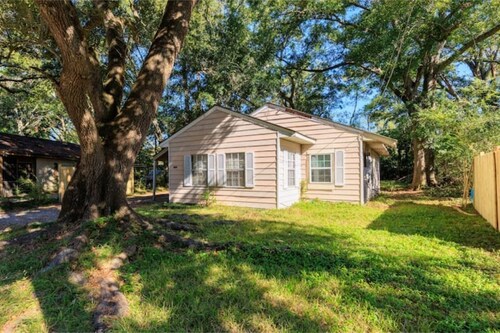 Cozy Affordable Courtney Place of Midtown