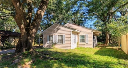 Cozy Affordable Courtney Place of Midtown