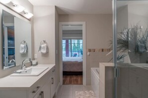 Hair dryer, towels - Fabulous Condo at Five Star Resort #209 (West Kelowna)