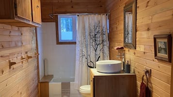 SĂšche-cheveux, serviettes fournies, savon, shampoing