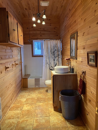 Cozy Suite 15 min away from Mt Tremblant. Pet Friendly