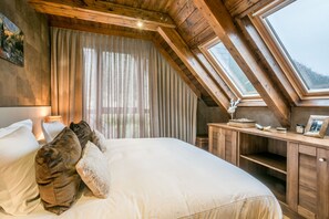 5 bedrooms, free WiFi, bed sheets