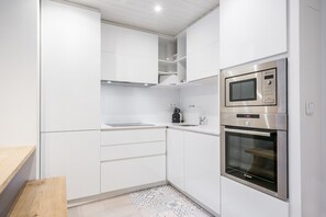 Kjøleskap, mikrobølgeovn, ovn og oppvaskmaskin