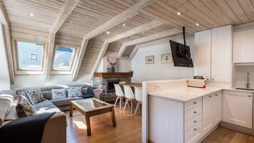 Televisie en een open haard