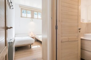 5 habitaciones, tabla de planchar con plancha y wifi gratis
