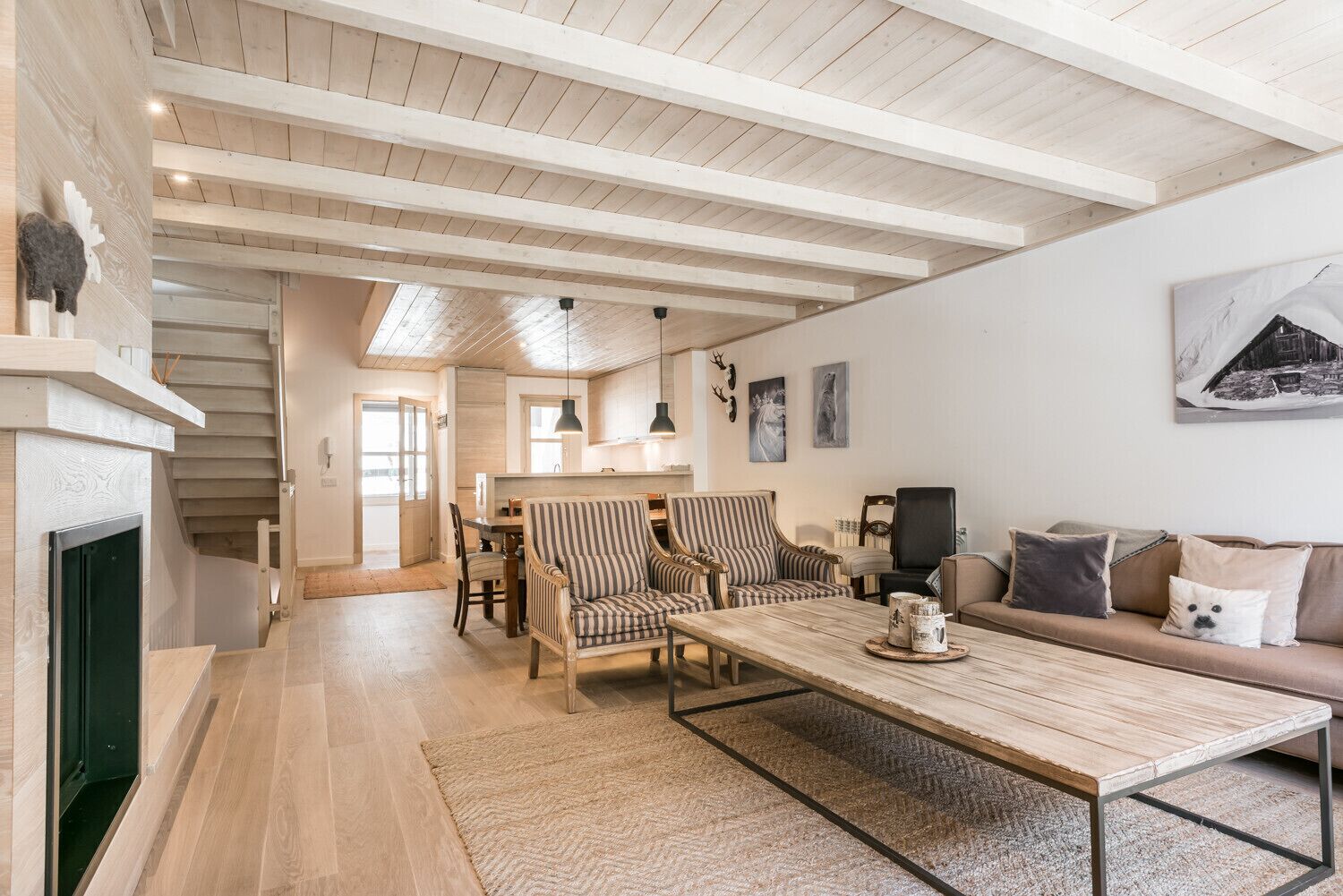 Télévision, cheminée