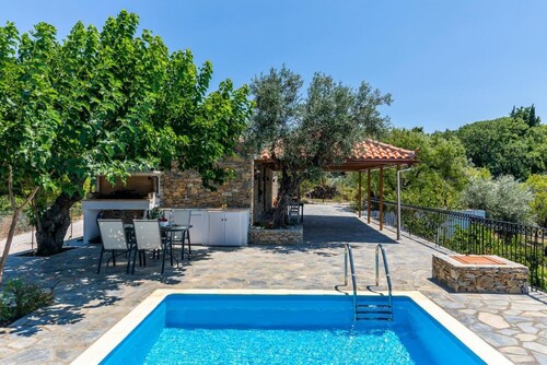Oak Tree Cottage - One Bedroom Villa, Sleeps 4