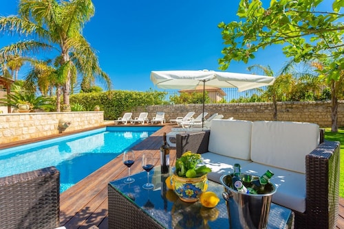 Villa Aziz - Five Bedroom Villa, Sleeps 10