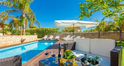 Villa Aziz - Five Bedroom Villa, Sleeps 10