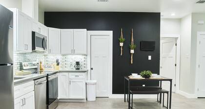 Sleeps 16 Near Med Center