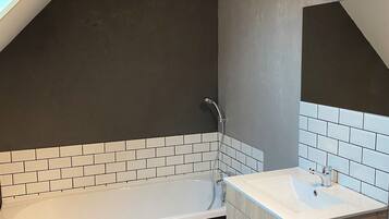 Dusch, hÄrtork, handdukar och toalettpapper