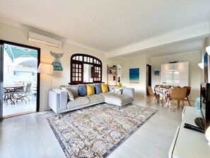 Living area - VILAMOURA BRIGHTNESS APARTMENT WITH POOL by HOMING (Vilamoura)