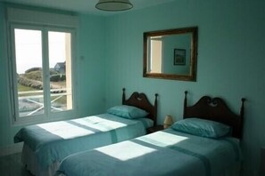 2 chambres, fer et planche à repasser, lit parapluie, Wi-Fi gratuit