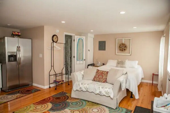 1 غرفة نوم ومكواة/لوح كي وواي فاي مجانًا وملاءات أسرّة