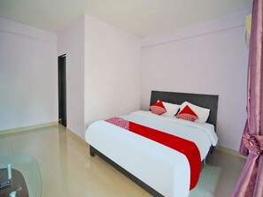 Standard Double Room - OYO 91680 Hotel MentariNearRumah Sakit Myria (Palembang)
