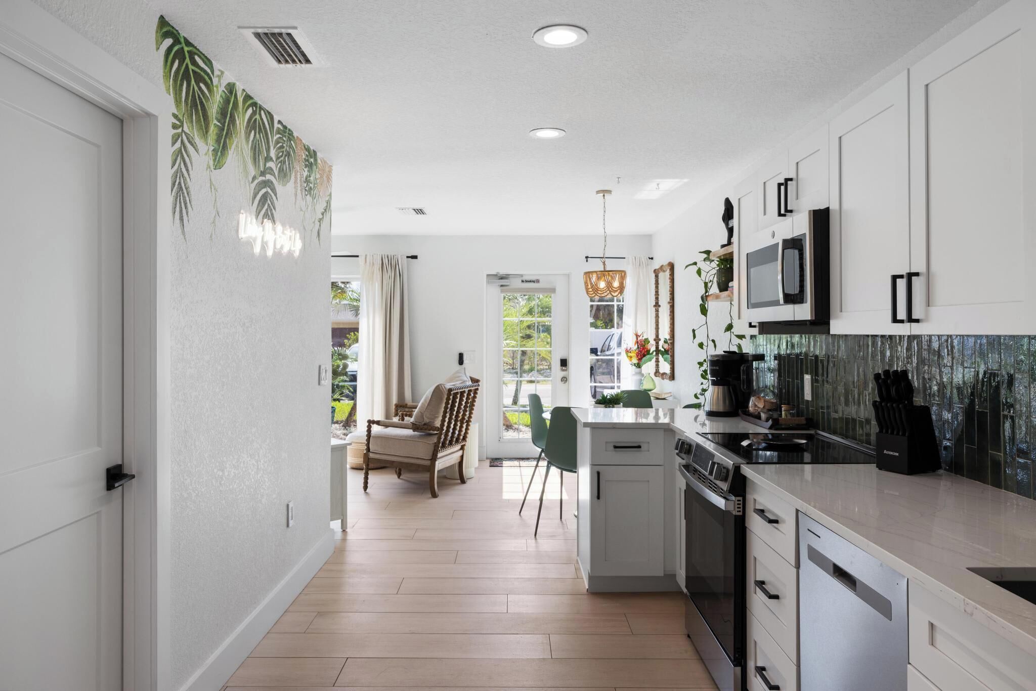 Refrigerador, microondas, horno, placa de cocina