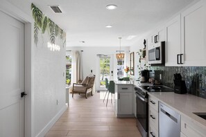 Fridge, microwave, oven, stovetop - Siesta Key Condo: Beach, Pool & Village Fun! (Siesta Key)