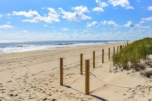 På stranden