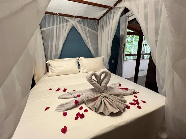 House, Multiple Beds | 3 bedrooms, iron/ironing board, free WiFi, bed sheets