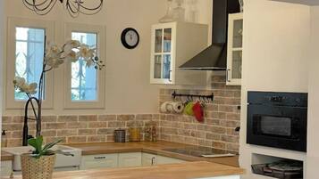 Réfrigérateur, four, plaque de cuisson, lave-vaisselle