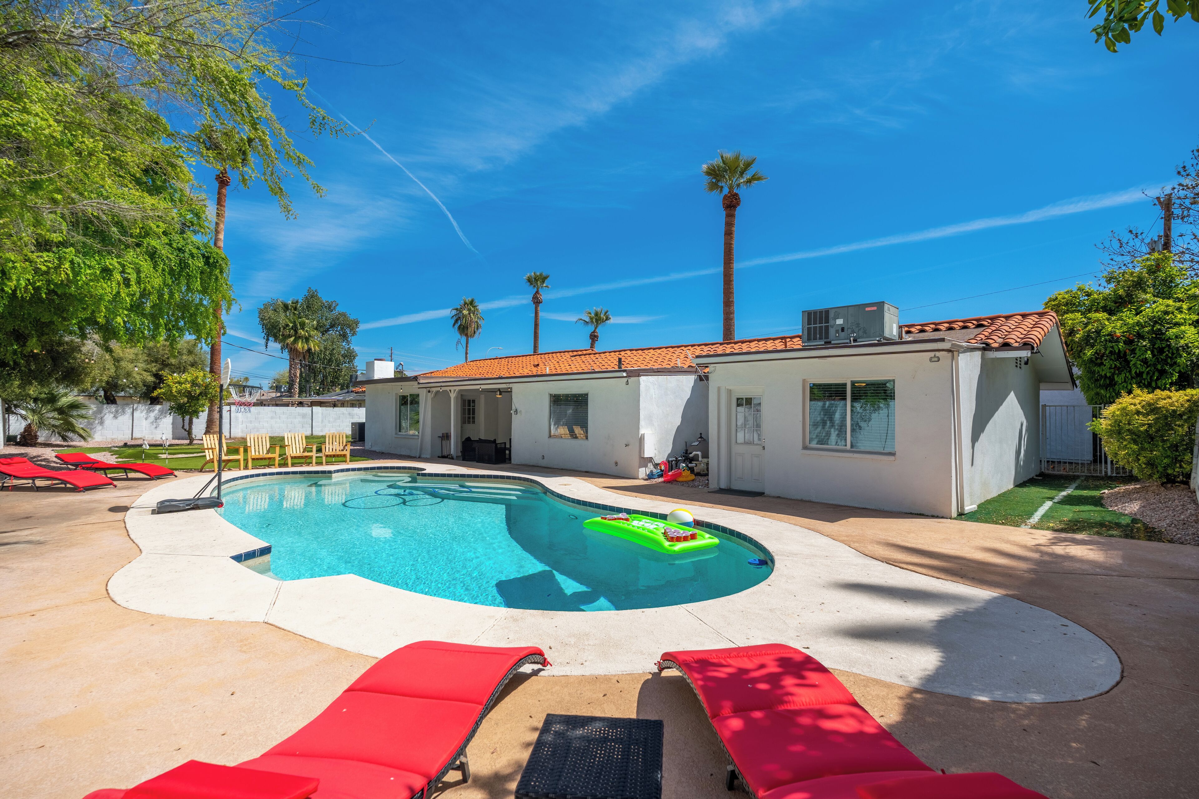 Old Hollywood Vacation - Casita + Pool + Mini-Golf