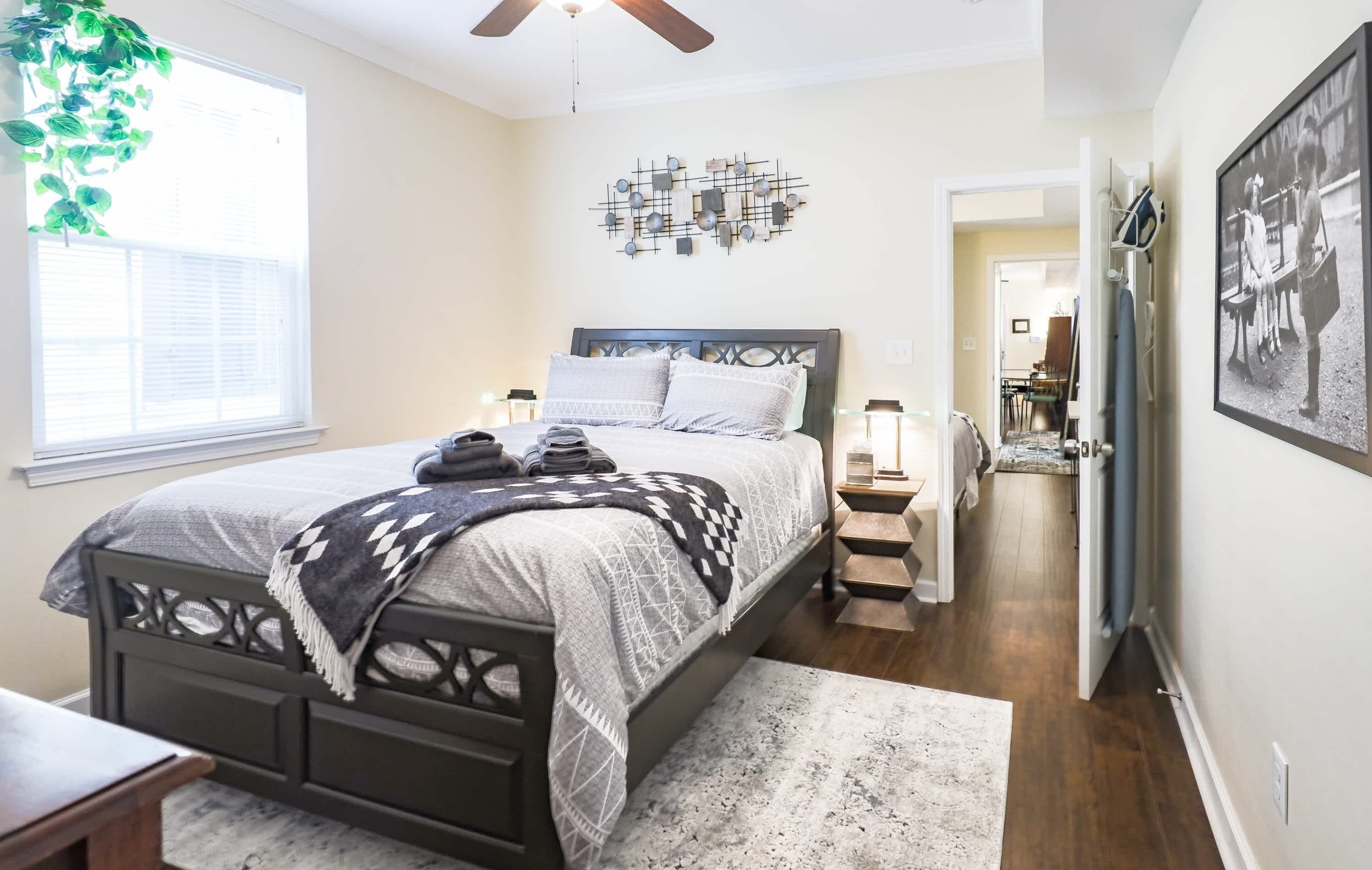 3 soveværelser, skrivebord, strygejern/strygebræt, weekendseng