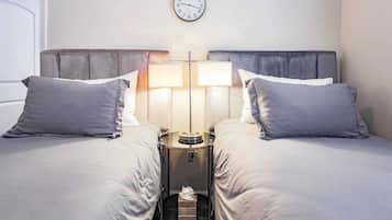 3 soveværelser, skrivebord, strygejern/strygebræt, weekendseng