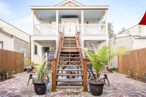 Stylish Condo w Sunny Backyard Patio 3br-2ba