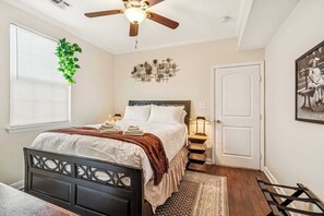 3 Schlafzimmer, Schreibtisch, Bügeleisen/Bügelbrett, Reisekinderbett