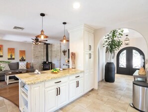 المنشأة من الداخل