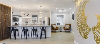 Hot Tub+Gas Fire Pit+Outdoor Oasis+Lights+Murals