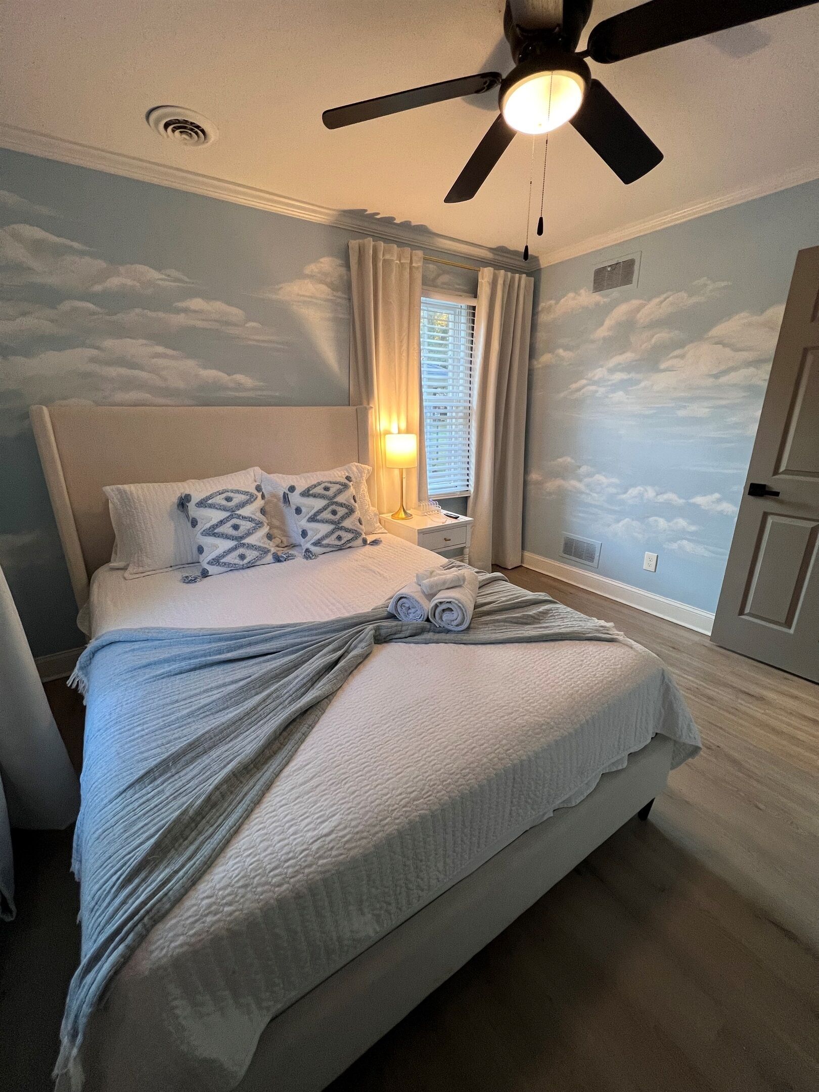 3 bedrooms, desk, iron/ironing board, travel cot