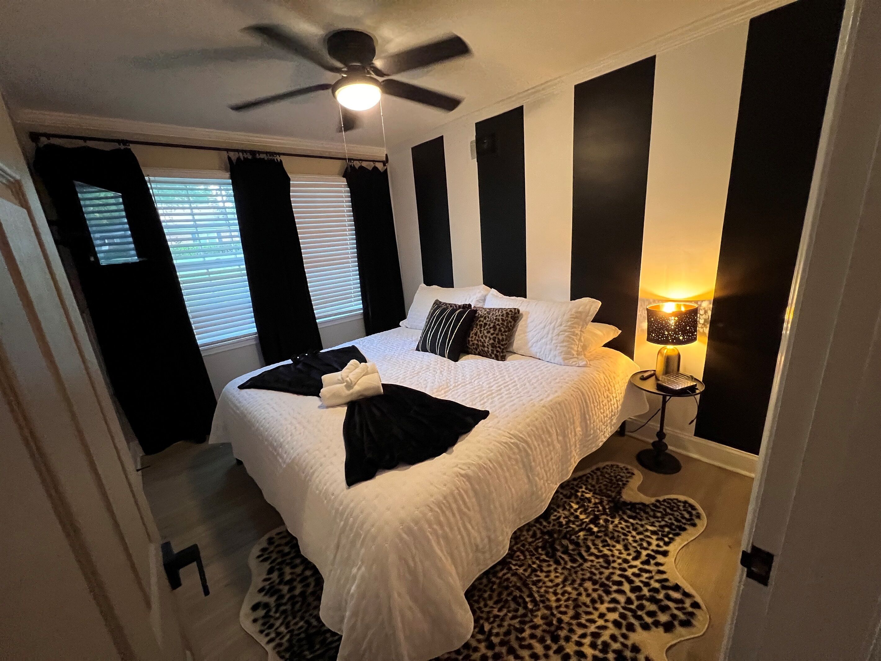 3 Schlafzimmer, Schreibtisch, Bügeleisen/Bügelbrett, Reisekinderbett