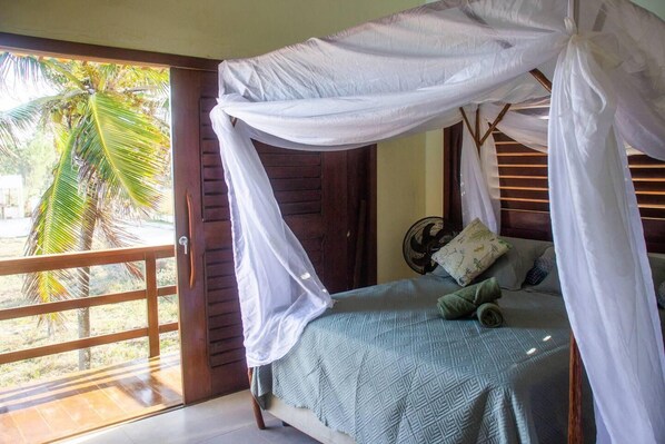 Villa | 3 bedrooms, free WiFi, bed sheets - Impeccable 4-bedroom Beach House With a Great View (Mataraca)