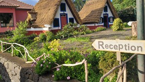 A traditional thatched-roof house with a reception sign in front. - SLEEP AND GO - SANTANA IN NATURE B&B (Santana)