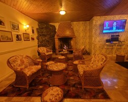 32-inch flat-screen TV with cable channels, TV