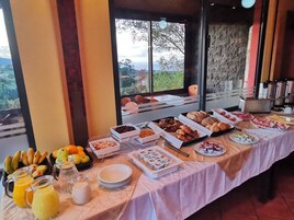 Daily continental breakfast (EUR 8.50 per person)