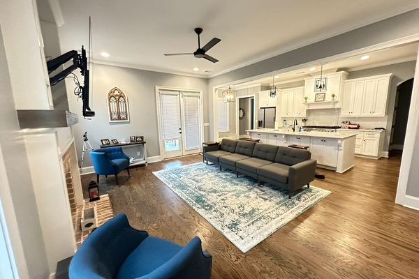 TV, fireplace