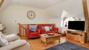 Cottage | 2 bedrooms, individually decorated, individually furnished, free WiFi