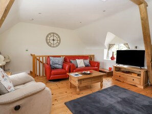 Cottage | 2 bedrooms, individually decorated, individually furnished, free WiFi