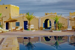 Outdoor pool - Auberge Kasbah Merzouga (Taouz)